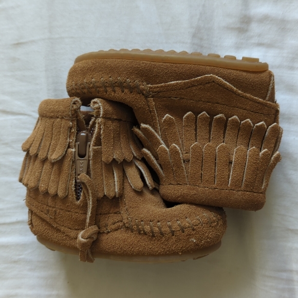 Minnetonka Tan Suede Bootie Infant Size 1 - Picture 4 of 6